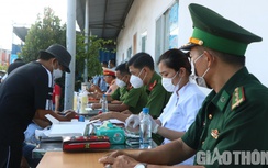 TP.HCM: Dùng giấy phép lái xe giả, tài xế xe container bị CSGT xử lý nghiêm