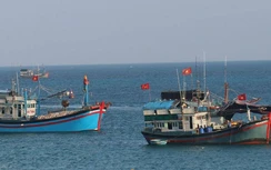 Làm gì để tàu cá an toàn hơn trên biển?