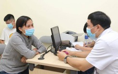 Nỗi bất tiện khó nói của những người có đôi bàn tay ẩm ướt quanh năm