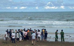 Bốn anh em họ đi tắm biển, 1 bé trai tử vong, 1 bé gái mất tích