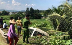 Xe khách mất lái lao xuống vệ đường QL1, nhiều người bị thương