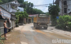 Yên Bái: Xe chở đất "náo loạn" nội thành, người dân kêu cứu