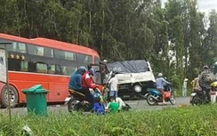 Xe khách va chạm xe tải trên tuyến Quản Lộ - Phụng Hiệp, 2 người tử vong