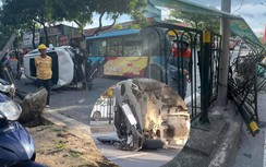 Hà Nội: Xe biển tứ quý 2 mất lái lật nghiêng trên đường Ngọc Hồi