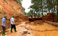Phú Thọ: Mưa lớn làm nhiều tuyến đường bị sạt lở nghiêm trọng