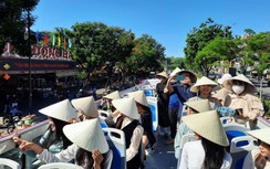 Ngắm Huế từ xe bus 2 tầng