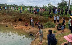 Mẹ đau đớn phát hiện hai con sinh đôi tử vong dưới hồ nước