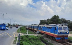 Tái diễn tình trạng ném đất đá lên tàu, Chủ tịch Quảng Trị chỉ đạo nóng