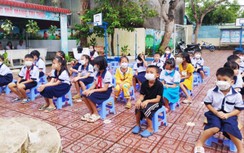 Báo Giao thông trao gần 600 bộ sách giáo khoa cho học sinh nghèo