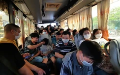 "Nhồi nhét" chật cứng người, lái xe viện lý do cả nể, chiều lòng hành khách