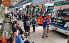 TP.HCM: Khách bắt đầu dồn về bến xe, có người không mua được vé
