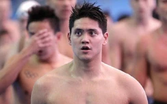 CĐV Singapore phản ứng "sốc" trước việc tượng đài Schooling dùng ma túy