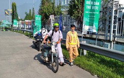 Hàng loạt xe máy “đi lạc” vào cao tốc Long Thành bất chấp nguy hiểm