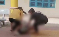 Nhóm nữ sinh đánh hội đồng 2 bạn nữ rồi đăng clip lên mạng