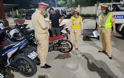 Cận cảnh CSGT "tóm gọn" nhóm tụ tập đua xe, có 2 lái xe dương tính ma túy