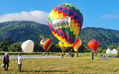 Mê mải ngắm Phụng Hoàng sơn từ trên cao ở lễ hội khinh khí cầu An Giang