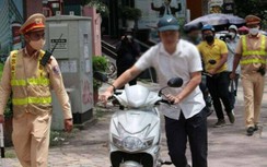 Xe không vi phạm, CSGT có quyền dừng để kiểm tra?