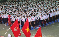 Chủ động đưa con đi khai giảng sớm, đường phố Sài Gòn thông thoáng