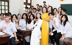 Á hậu Phương Nhi khoe vẻ tinh khôi, về thăm trường cũ ngày khai giảng