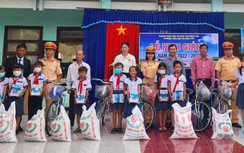 CSGT Bạc Liêu "chắp cánh" cho học sinh khó khăn tiếp bước đến trường