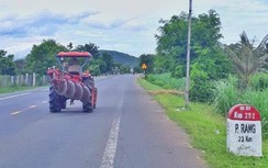 Ẩn họa máy cày, máy kéo nghênh ngang trên quốc lộ