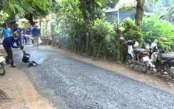 Biệt đội “săn” ổ gà, vá đường từ thiện ở An Giang