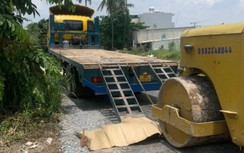 Bình Dương: Xe lu tuột khỏi thùng xe tải, đè chết tài xế
