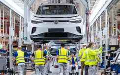 Vì sao chiến sự Nga-Ukraine có thể "đe dọa" triển vọng ô tô điện tại Đức?