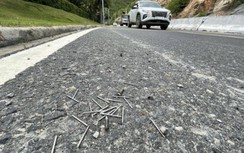 Đinh dày đặc "bẫy người" trên tuyến đường huyết mạch đến sân bay Cam Ranh