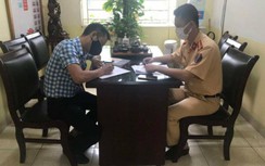 Tước GPLX tài xế chèn ép các xe phía sau, đỗ chắn lối lên đường vành đai 2