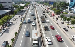 Dùng xe đặc chủng ghi hình phương tiện đi vào làn khẩn cấp đường vành đai 3