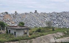 Chủ mỏ đất “giam lỏng” phóng viên: Biến khu du lịch 2.000 tỷ thành bãi thải