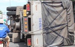 Xe tải tông xe đạp, xe máy khiến 2 người tử vong ở Bình Thuận