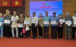 TP.HCM tặng thẻ xe buýt miễn phí cho người già, thương bệnh binh