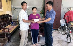 Báo Giao thông trao tiền ủng hộ của bạn đọc cho 3 trẻ mồ côi mẹ do TNGT