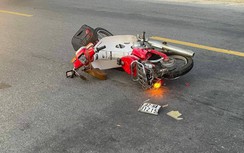 Ô tô khách kéo lê xe máy gần 50m, một phụ nữ tử vong tại chỗ