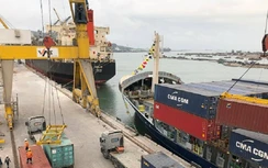 Địa phương chi lớn mong hút tàu container