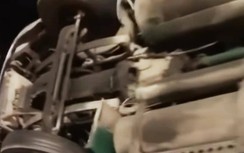 Xe container lật nằm vắt vẻo trên cầu Vàm Cống, đè 1 người tử vong