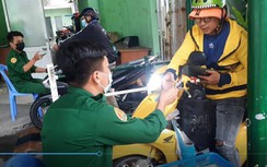 Phà Cát Lái thu phí xe máy “quên” quẹt thẻ: Chấn chỉnh nhân viên