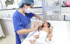 Cứu sống trẻ sơ sinh bị suy hô hấp nặng do sa dây rau