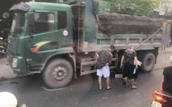 Va chạm với 2 ô tô ngược chiều, nam tài xế 15 tuổi tử vong dưới gầm xe tải
