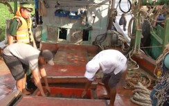 Phát hiện một tàu vỏ sắt bơm hút xăng "lậu"