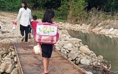 Làm cầu sắt thay cầu tre qua suối sau phản ánh của Báo Giao thông