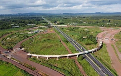 Mưa nhiều, cản tiến độ di dời đường điện cao tốc Phan Thiết - Dầu Giây