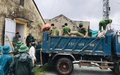 Công an Thừa Thiên Huế giúp dân lợp lại nhà, di dời hơn 130 tấn lúa bị ướt