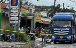 Xe đạp điện sụp ổ gà, bé gái 7 tuổi bị ô tô đầu kéo cán tử vong