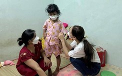 Hoa hậu Mai Phương đón tuổi mới bên những xóm trọ nhỏ