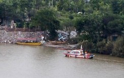 Đang tìm kiếm nam tài xế bỏ lại xe máy nhảy cầu Nhật Tân xuống sông Hồng