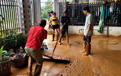 Tình người trong bão lũ trên đèo Lò Xo