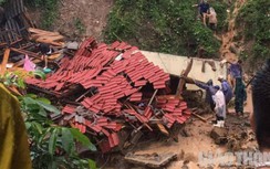 Lũ quét kinh hoàng tại biên giới Nghệ An, nhiều nhà sập và bị cuốn trôi